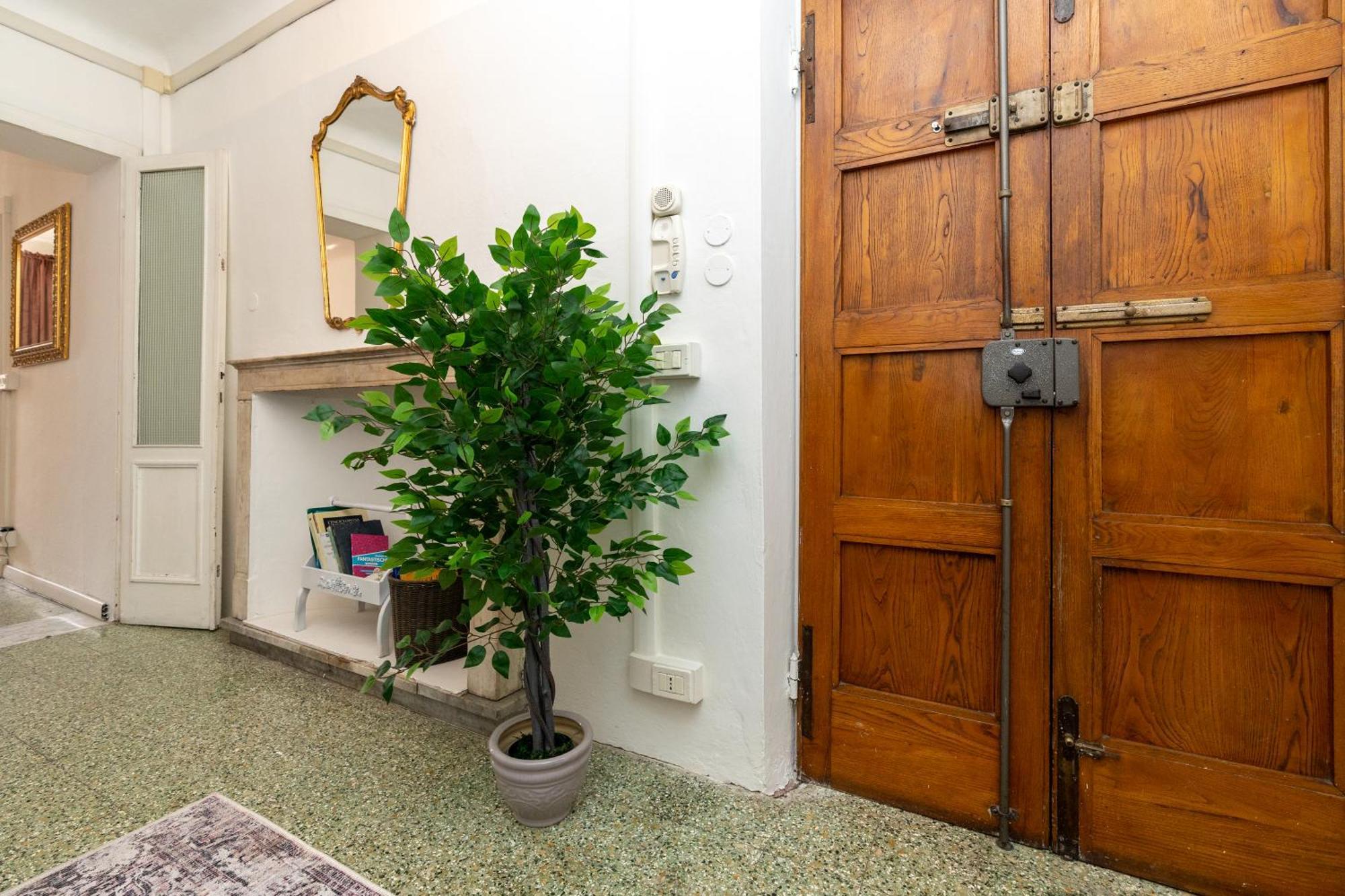 Apartament Historic Apt In The Center Of Lucca With Balcony Zewnętrze zdjęcie